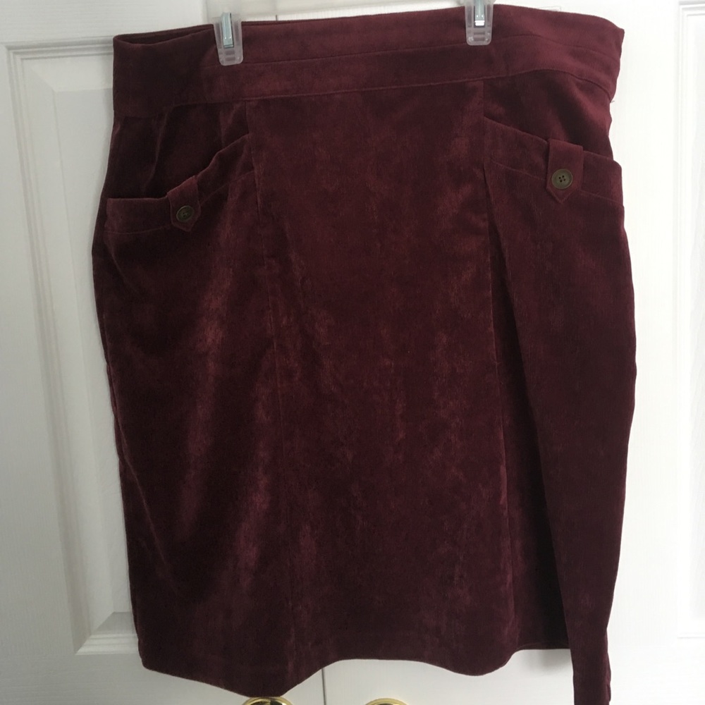 Maroon pencil skirt
